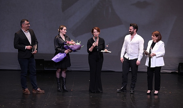 38. Genç Günler’in açılış gecesinde verilen 28. Bedia Muvahhid Ödülü’ne Cadı Kazanı oyunundaki rolüyle Selen Parıltı Sarıyar layık görüldü