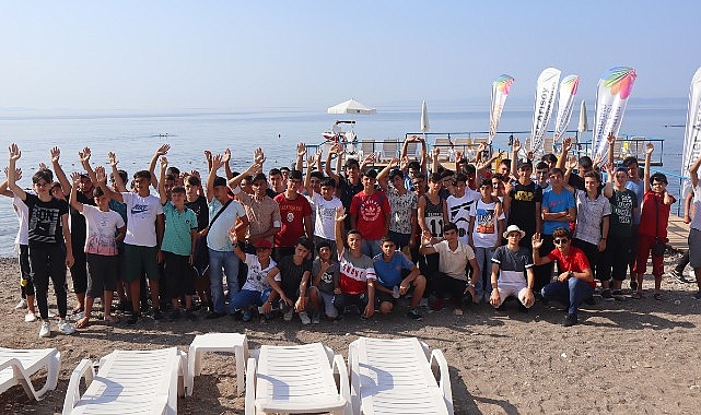 Başarılı Öğrencilere Yaz Tatili Armağanı Zeytinburnu Belediyesi’nden…