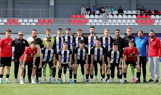 Burhaniye Belediyespor U-18 Grubu, Türkiye Şampiyonası’na son 24 cinsinde veda etti