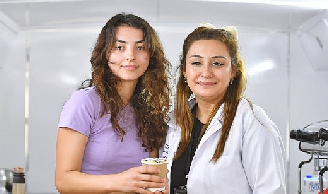 İzmir Gençlik Şenliği’nde 19 Mayıs coşkusu “Bize ilaç üzere geldi”