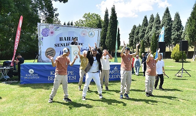 Kartepe Belediyesi’nin takviyesi ile Aile ve Sosyal Hizmetler Müdürlüğü tarafından düzenlenen “Engelliler Haftası” etkinliğinde özel bireyler gönüllerince eğlendiler