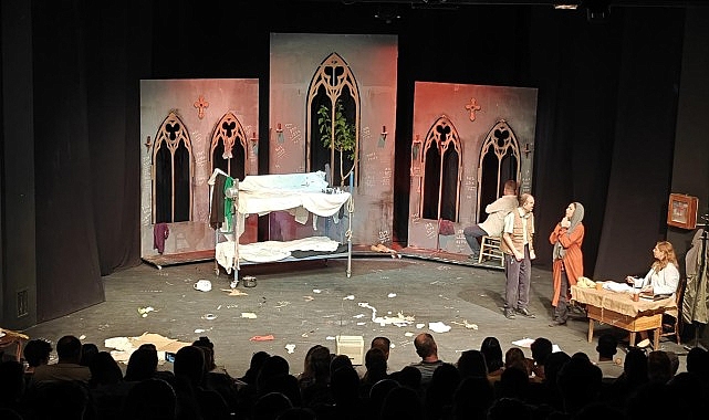 Bornova Belediyesi çalışanı sahneye çıktı