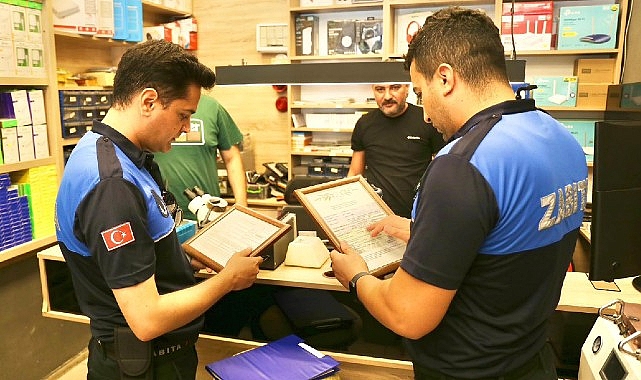 Burhaniye Belediyesi, yaptığı kontroller sonucunda birtakım iş yerlerinde ruhsat eksikleri tespit etmiş ve bu hususta esnafı uygun halde ruhsatlarını çıkarmaya davet etmiştir