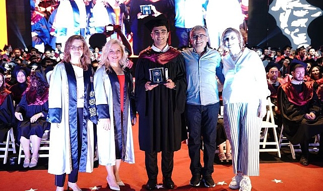 Egeli genç doktorlar kesime uğurlandı