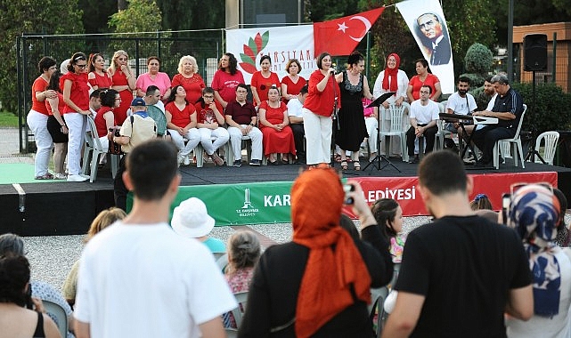 Karşıyaka’nın pürüz tanımayan gençlerinden renkli şovlar