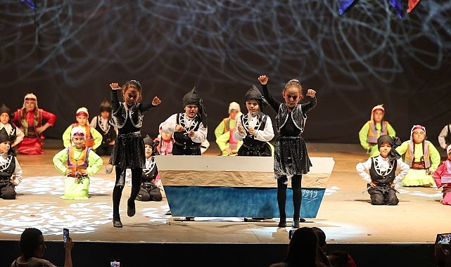 Konak’ın Halk Oyunları Şenliği 18’inci sefer ‘merhaba’ dedi