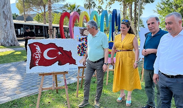 Lider Topaloğlu öğrencilerin yıl sonu standını gezdi