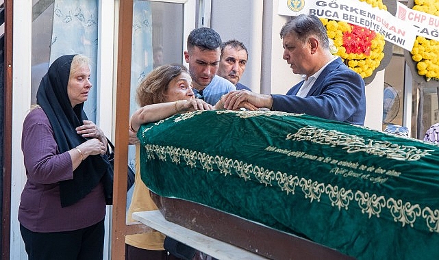 İzmir Büyükşehir Belediye Lideri Dr. Cemil Tugay, Alsancak’ta elektrik akımına kapılarak hayata gözlerini yuman İnanç Öktemay’ın cenazesine katıldı