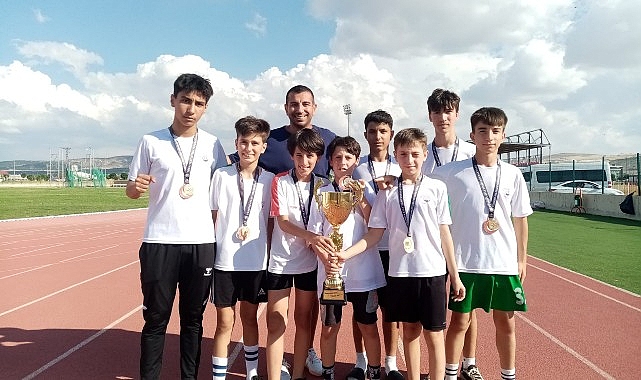 Karşıyaka’nın atletizm grubu Türkiye şampiyonu!