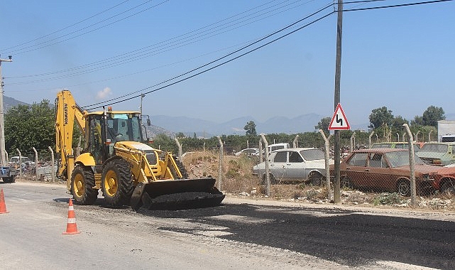 Büyükşehir asfalt tamirat çalışması yapıyor
