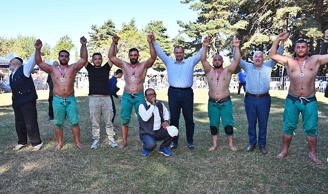 İznik, Elmalı Mahallesi Alıç Yaylası 5. Karakucak Güreşleri mükemmel bir iştirak ve kıran kırana geçen çabalara sahne oldu.