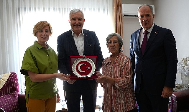 Kemalpaşa Belediye Başkanı Mehmet Türkmen 30 Ağustos Zafer Bayramı münasebetiyle şehit ailelerini ziyaret etti.