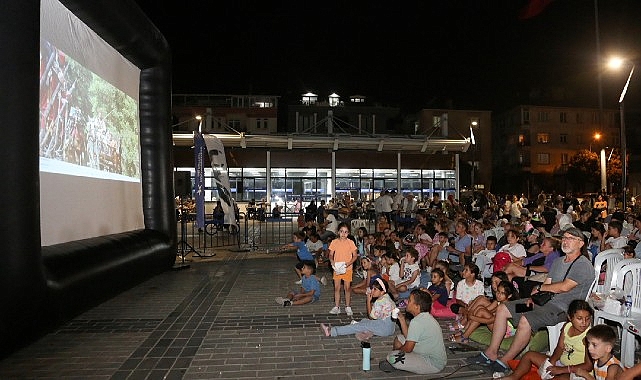 Küçükçekmece’de Açık Hava Sinema Günlerine Ağır İlgi