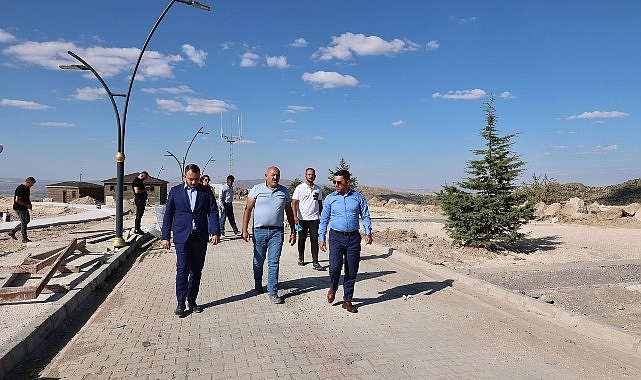 Nevşehir Belediyesi tarafından yıllardır atıl vaziyette kalan Kahveci Dağı rekreasyon alanındaki çalışmalar tüm süratiyle sürüyor.