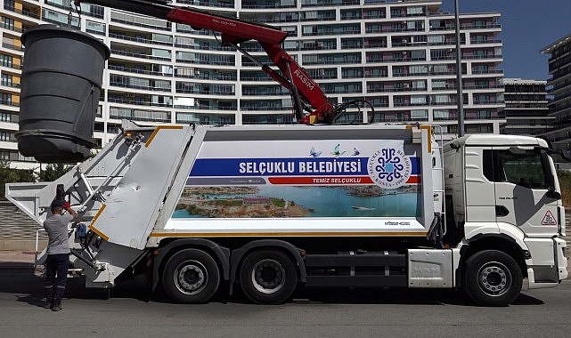 Selçuklu sakinlerinin ömür konforu için çalışmalarına aralıksız devam eden Selçuklu Belediyesi, daha pak bir Selçuklu için gece, gündüz mesai yapıyor