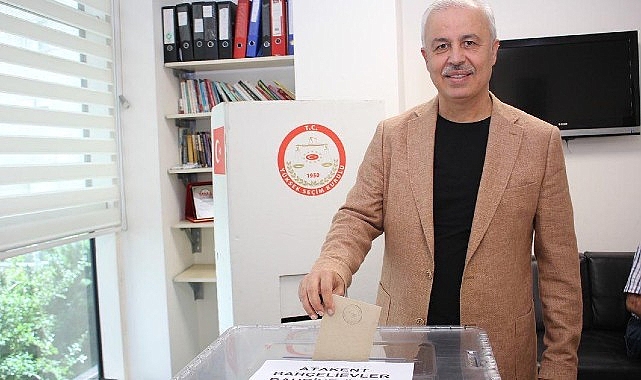 AK Parti Karşıyaka İlçe Lideri Av. Selahattin KÖSE 8. Olağan İlçe Delege seçimlerini büyük bir iştirak ve coşku ile tamamladıklarını söyledi.