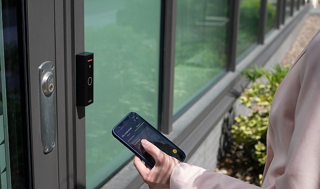 Axis Communications, cep telefonuyla problemsiz ve rahat geçiş sağlayan Bluetooth® okuyucuyu tanıttı