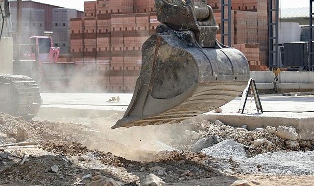 Didim Belediyesi tarafından 75.Yıl Sanayi Sitesi’nde sürdürülen yol üretim çalışmaları tüm süratiyle devam ediyor.
