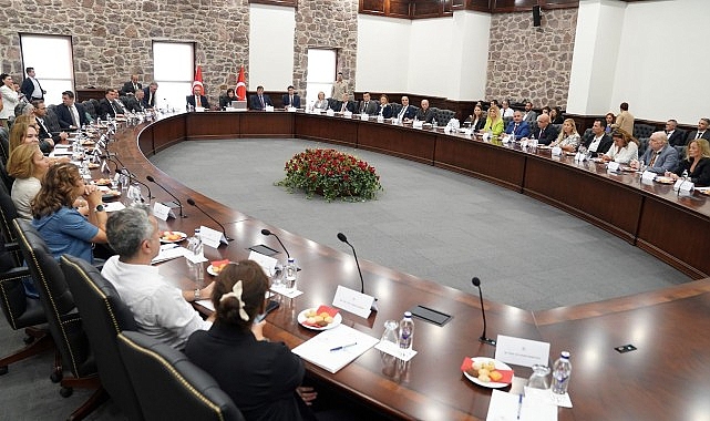 Egeli bilim insanlarının misyon aldığı İzmir Körfez Bilim Kurulu, acil aksiyon planı için toplandı