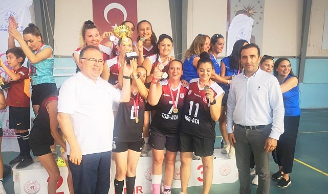 Foça’daki turnuvada Meskeninin Sultanları, Filenin Sultanlarına taş çıkarttı