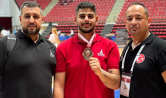 İzmirli sportmenler madalyalarla döndü