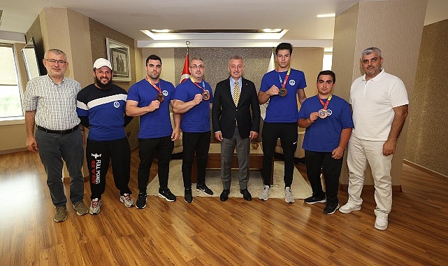 Lider Büyükakın, Dünya Şampiyonlarıyla buluştu