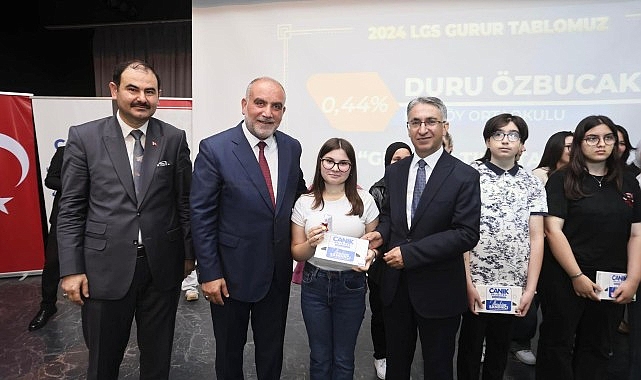 Lider İbrahim Sandıkçı: “YKS ve LGS’de derece elde eden tüm öğrencilerimizi armağanlarıyla buluşturduk”