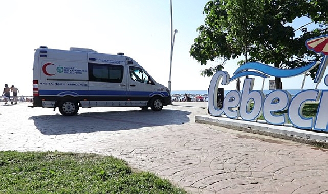 Mavi ambulanslar ve sıhhat grupları plajlarda vazife başındaydı; Büyükşehir en sıkıntı anlarında yanlarındaydı