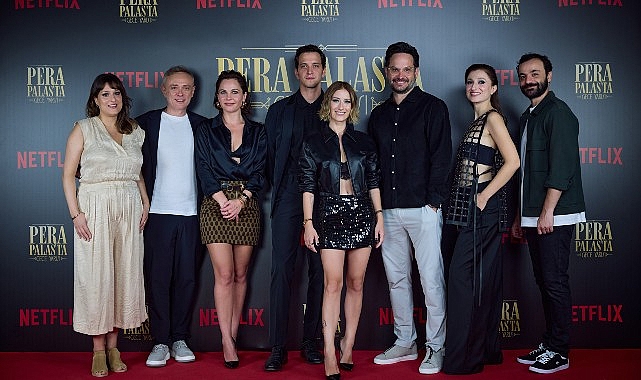 Netflix, “Pera Palas’ta Gece Yarısı” 2. dönem lansmanını grubun bir ortaya geldiği özel bir yemekle kutladı.