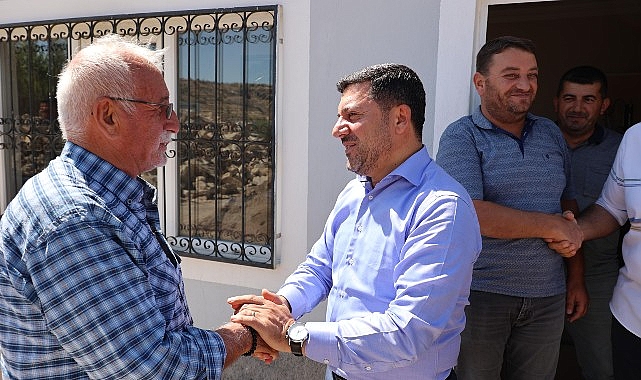 Nevşehir Belediye Başkanı Rasim Arı, Nevşehir Lale Sanayi Sitesi’nde mobilya bölümünde faaliyet gösteren esnaflarla bir ortaya geldi