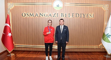 Başkan Erkan Aydın Bursa’nın Gururu Şampiyon Sporcuyu Ağırladı