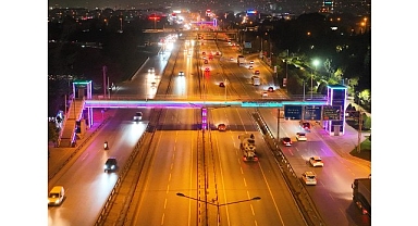 Kocaeli Bilişim Fuarı’nın renkleri üst geçitlerde