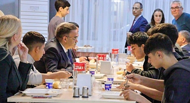 İl milli Eğitim Müdürü Dr Ömer Yahşi pansiyonda Öğrencilerin Sofrasına Konuk Oldu